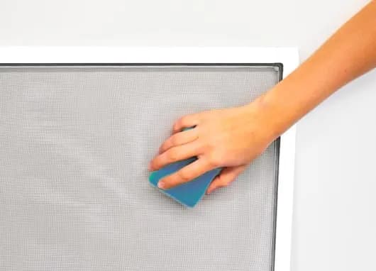 Мытьё москитных сеток